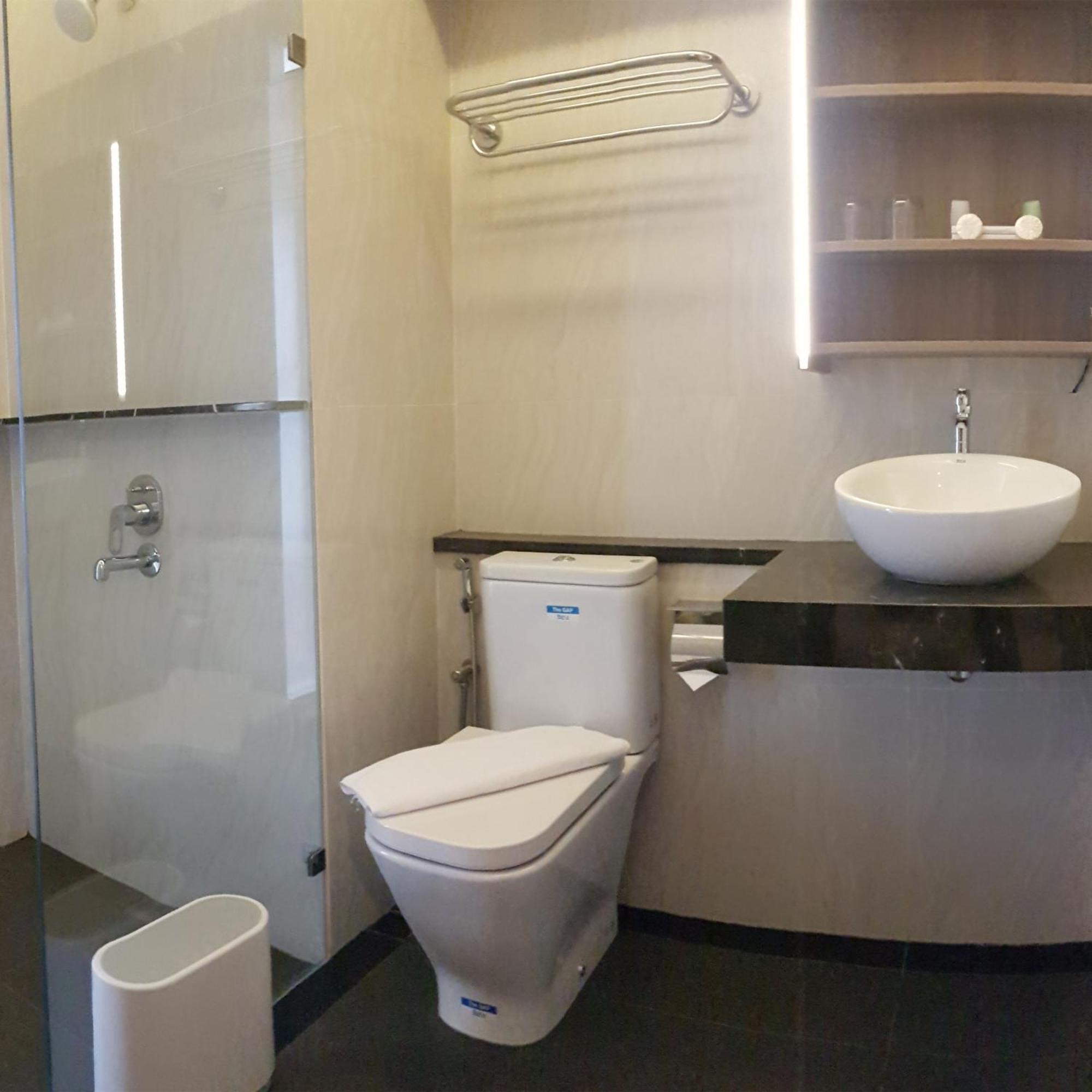 Bening Boutique Hotel Managed By Salak Hospitality Bekasi Exterior photo