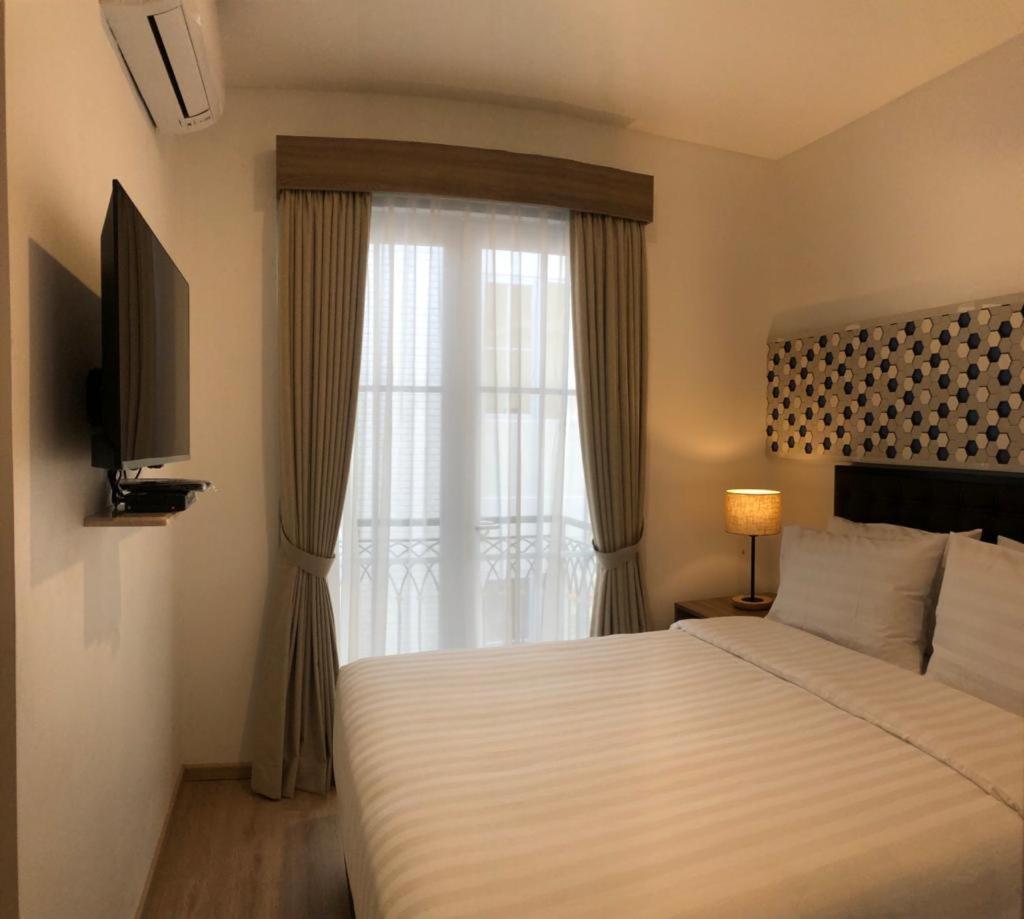Bening Boutique Hotel Managed By Salak Hospitality Bekasi Exterior photo